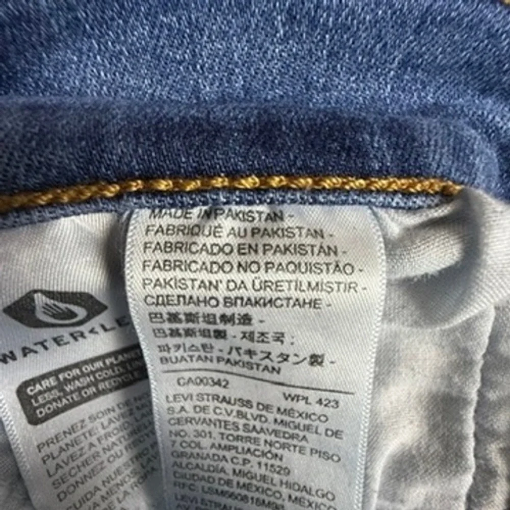 Levis 720 High Rise Super Skinny Distressed Blue Jeans Womens 26x32 52797-0396